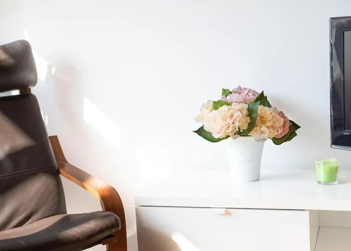 Bright & By Lovelystay