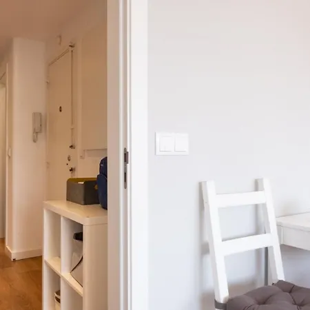 Bright & By Lovelystay Lisbon