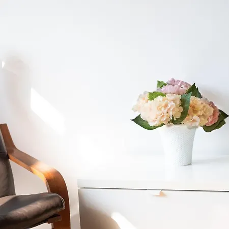 Bright & By Lovelystay